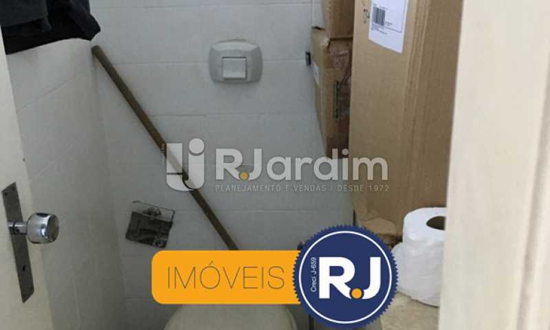 Conheça banheiro de serviços do imóvel - Sala Comercial Botafogo, Zona Sul,Rio de Janeiro, RJ À Venda, 106m² - LASL00174 - 24 banheiro de serviços - Sala Comercial Botafogo, Zona Sul,Rio de Janeiro, RJ À Venda, 106m² - LASL00174 - 24