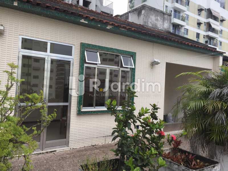 Conheça area externa do imóvel - Imóveis Aluguel Cobertura Linear Botafogo 1 Quarto - LACO10019 - 1 area externa - Imóveis Aluguel Cobertura Linear Botafogo 1 Quarto - LACO10019 - 1
