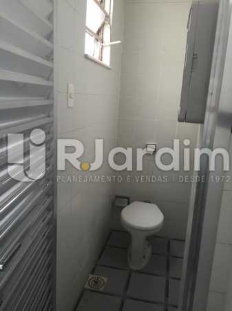 Conheça banheiro serviço do imóvel - Imóveis Aluguel Cobertura Linear Botafogo 1 Quarto - LACO10019 - 14 banheiro serviço - Imóveis Aluguel Cobertura Linear Botafogo 1 Quarto - LACO10019 - 14