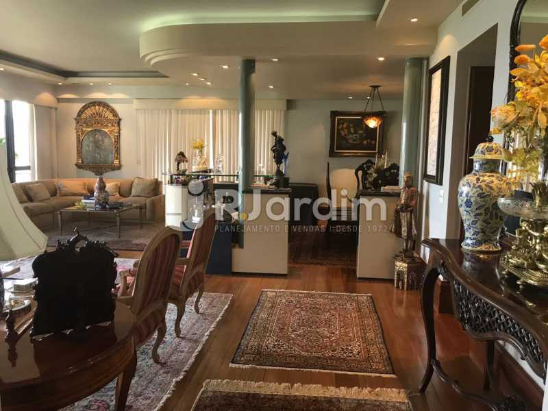 Conheça Sala de estar do imóvel - Apartamento para alugar Avenida Epitácio Pessoa,Lagoa, Zona Sul,Rio de Janeiro - R$ 7.500 - LAAP31862 - 12 Sala de estar - Apartamento para alugar Avenida Epitácio Pessoa,Lagoa, Zona Sul,Rio de Janeiro - R$ 7.500 - LAAP31862 - 12