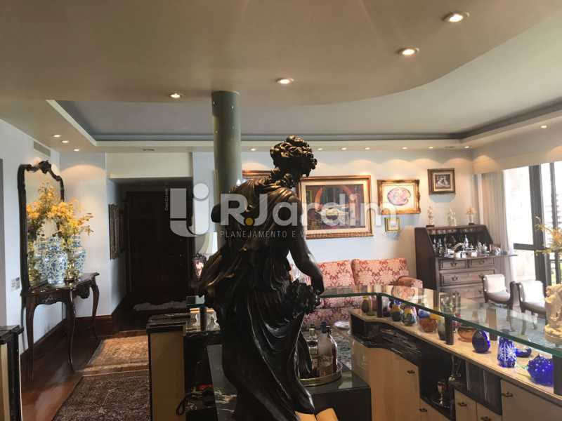 Conheça Sala de estar do imóvel - Apartamento para alugar Avenida Epitácio Pessoa,Lagoa, Zona Sul,Rio de Janeiro - R$ 7.500 - LAAP31862 - 13 Sala de estar - Apartamento para alugar Avenida Epitácio Pessoa,Lagoa, Zona Sul,Rio de Janeiro - R$ 7.500 - LAAP31862 - 13