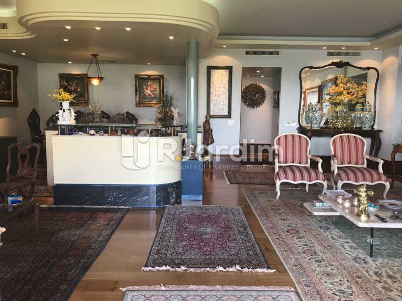 Conheça Sala de estar e bar do imóvel - Apartamento para alugar Avenida Epitácio Pessoa,Lagoa, Zona Sul,Rio de Janeiro - R$ 7.500 - LAAP31862 - 10 Sala de estar e bar - Apartamento para alugar Avenida Epitácio Pessoa,Lagoa, Zona Sul,Rio de Janeiro - R$ 7.500 - LAAP31862 - 10
