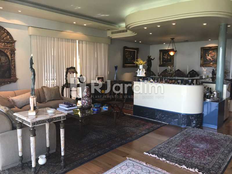 Conheça Sala de estar e bar do imóvel - Apartamento para alugar Avenida Epitácio Pessoa,Lagoa, Zona Sul,Rio de Janeiro - R$ 7.500 - LAAP31862 - 9 Sala de estar e bar - Apartamento para alugar Avenida Epitácio Pessoa,Lagoa, Zona Sul,Rio de Janeiro - R$ 7.500 - LAAP31862 - 9