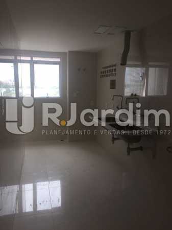 Conheça AREA DE SERVIÇO do imóvel - Compra Venda Avaliação Imóveis Apartamento Barra da Tijuca 4 Quartos - LAAP40719 - 20 AREA DE SERVIÇO - Compra Venda Avaliação Imóveis Apartamento Barra da Tijuca 4 Quartos - LAAP40719 - 20
