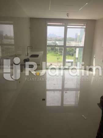 Conheça COZINHA do imóvel - Compra Venda Avaliação Imóveis Apartamento Barra da Tijuca 4 Quartos - LAAP40719 - 19 COZINHA - Compra Venda Avaliação Imóveis Apartamento Barra da Tijuca 4 Quartos - LAAP40719 - 19