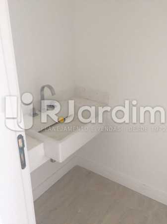 Conheça LAVABO do imóvel - Compra Venda Avaliação Imóveis Apartamento Barra da Tijuca 4 Quartos - LAAP40719 - 13 LAVABO - Compra Venda Avaliação Imóveis Apartamento Barra da Tijuca 4 Quartos - LAAP40719 - 13