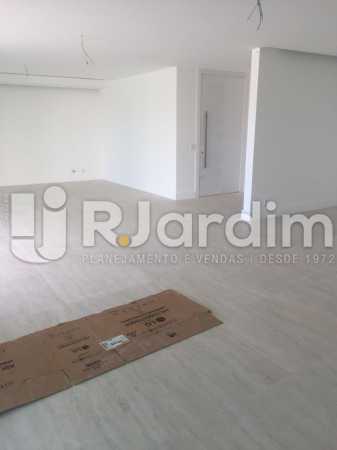 Conheça SALA do imóvel - Compra Venda Avaliação Imóveis Apartamento Barra da Tijuca 4 Quartos - LAAP40719 - 12 SALA - Compra Venda Avaliação Imóveis Apartamento Barra da Tijuca 4 Quartos - LAAP40719 - 12