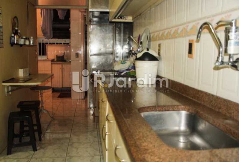 Conheça Cozinha do imóvel - Compra Venda Avaliação Imóveis Apartamento Copacabana 4 Quartos - LAAP40721 - 6 Cozinha - Compra Venda Avaliação Imóveis Apartamento Copacabana 4 Quartos - LAAP40721 - 6