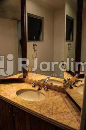 Conheça Banheiro do imóvel - Compra Venda Avaliação Imóveis Apartamento Copacabana 4 Quartos - LAAP40721 - 10 Banheiro - Compra Venda Avaliação Imóveis Apartamento Copacabana 4 Quartos - LAAP40721 - 10