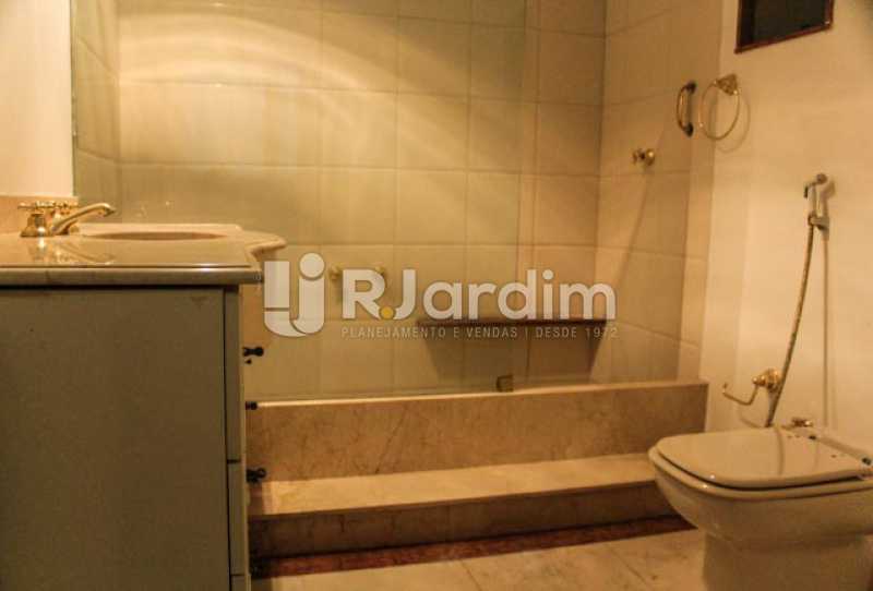 Conheça Banheiro do imóvel - Compra Venda Avaliação Imóveis Apartamento Copacabana 4 Quartos - LAAP40721 - 12 Banheiro - Compra Venda Avaliação Imóveis Apartamento Copacabana 4 Quartos - LAAP40721 - 12