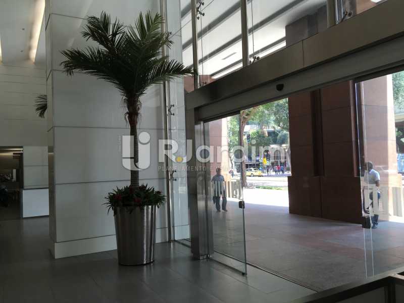 Conheça Hall de entrada do prédio do imóvel - Sala Comercial Para Alugar - Centro - Rio de Janeiro - RJ - LASL00179 - 9 Hall de entrada do prédio - Sala Comercial Para Alugar - Centro - Rio de Janeiro - RJ - LASL00179 - 9