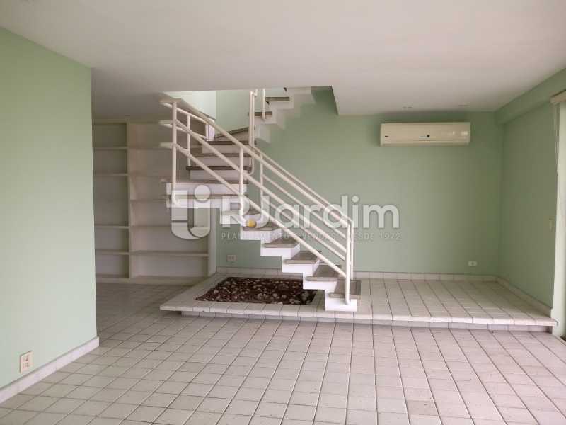 Conheça escada linear do imóvel - Cobertura À Venda - Ipanema - Rio de Janeiro - RJ - LACO30258 - 22 escada linear - Cobertura À Venda - Ipanema - Rio de Janeiro - RJ - LACO30258 - 22