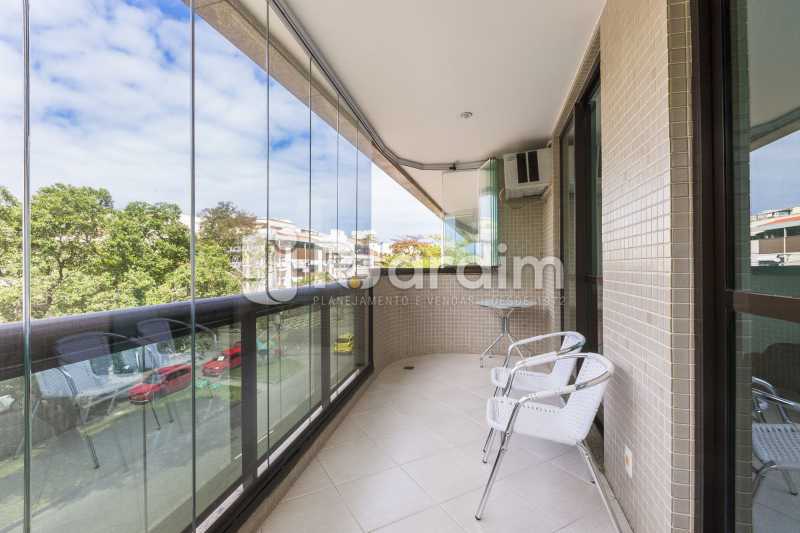 Conheça Varanda com cortina de vidro do imóvel - Apartamento À Venda - Barra da Tijuca - Rio de Janeiro - RJ - LAAP31885 - 1 Varanda com cortina de vidro - Apartamento À Venda - Barra da Tijuca - Rio de Janeiro - RJ - LAAP31885 - 1