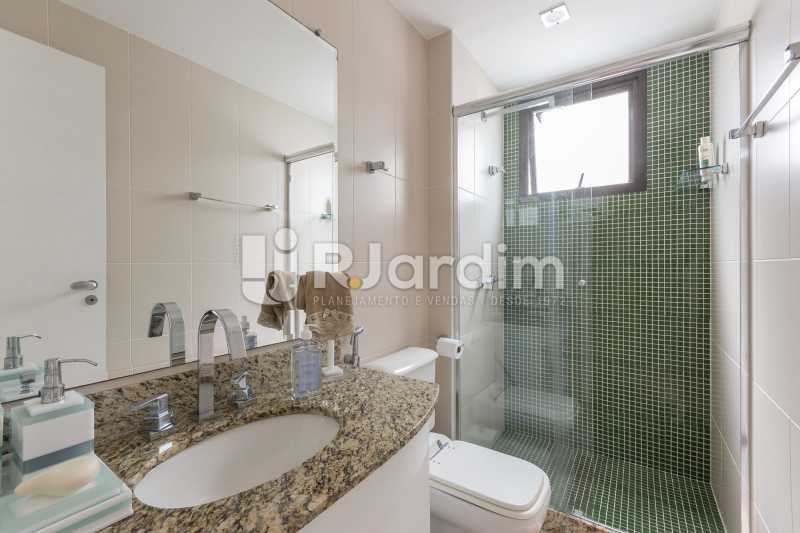 Conheça Banheiro social do imóvel - Apartamento À Venda - Barra da Tijuca - Rio de Janeiro - RJ - LAAP31885 - 9 Banheiro social - Apartamento À Venda - Barra da Tijuca - Rio de Janeiro - RJ - LAAP31885 - 9
