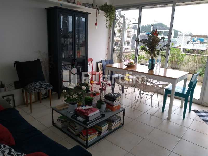 Conheça Sala / terraço do imóvel - Cobertura para venda Avenida Alexandre Ferreira,Lagoa, Zona Sul,Rio de Janeiro - R$ 2.600.000 - LACO30259 - 11 Sala / terraço - Cobertura para venda Avenida Alexandre Ferreira,Lagoa, Zona Sul,Rio de Janeiro - R$ 2.600.000 - LACO30259 - 11