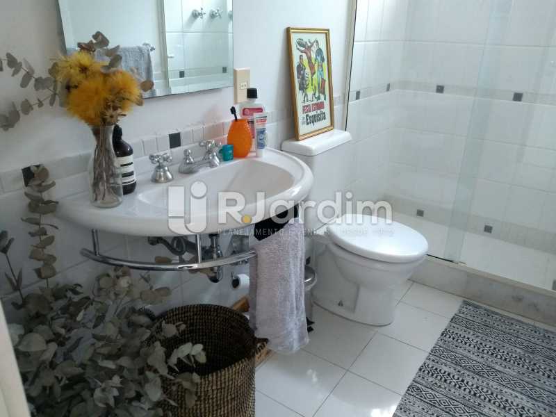 Conheça banheiro social / segundo piso do imóvel - Cobertura para venda Avenida Alexandre Ferreira,Lagoa, Zona Sul,Rio de Janeiro - R$ 2.600.000 - LACO30259 - 25 banheiro social / segundo piso - Cobertura para venda Avenida Alexandre Ferreira,Lagoa, Zona Sul,Rio de Janeiro - R$ 2.600.000 - LACO30259 - 25