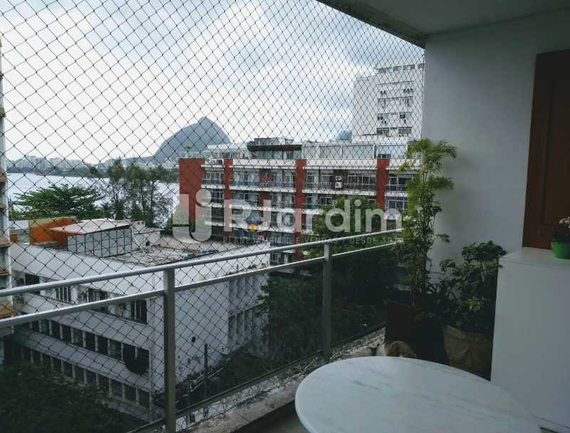 Conheça Vista Lagoa / terraço do imóvel - Cobertura para venda Avenida Alexandre Ferreira,Lagoa, Zona Sul,Rio de Janeiro - R$ 2.600.000 - LACO30259 - 3 Vista Lagoa / terraço - Cobertura para venda Avenida Alexandre Ferreira,Lagoa, Zona Sul,Rio de Janeiro - R$ 2.600.000 - LACO30259 - 3