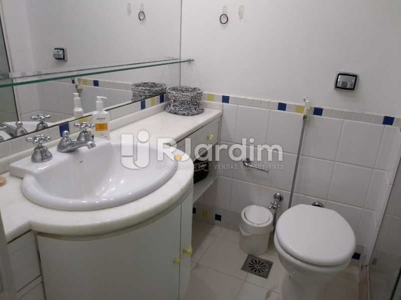 Conheça banheiro do imóvel - Cobertura para venda Avenida Alexandre Ferreira,Lagoa, Zona Sul,Rio de Janeiro - R$ 2.600.000 - LACO30259 - 27 banheiro - Cobertura para venda Avenida Alexandre Ferreira,Lagoa, Zona Sul,Rio de Janeiro - R$ 2.600.000 - LACO30259 - 27