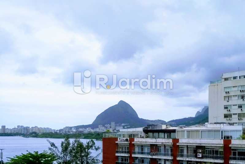 Conheça Vista Lagoa / terraço do imóvel - Cobertura para venda Avenida Alexandre Ferreira,Lagoa, Zona Sul,Rio de Janeiro - R$ 2.600.000 - LACO30259 - 1 Vista Lagoa / terraço - Cobertura para venda Avenida Alexandre Ferreira,Lagoa, Zona Sul,Rio de Janeiro - R$ 2.600.000 - LACO30259 - 1