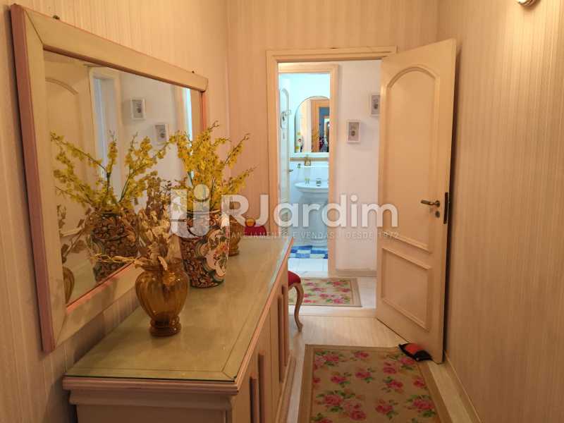 Conheça Corredor/ Circulação do imóvel - Compra Venda Avaliação Imóveis Apartamento Copacabana 4 quartos - LAAP40725 - 12 Corredor/ Circulação - Compra Venda Avaliação Imóveis Apartamento Copacabana 4 quartos - LAAP40725 - 12