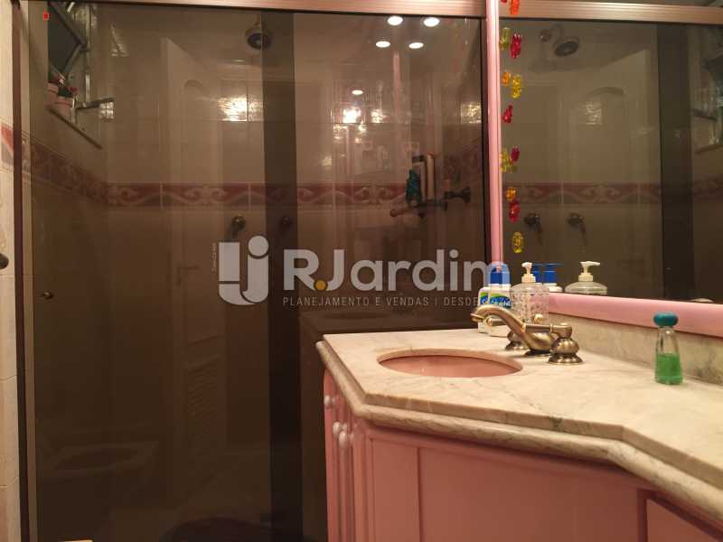 Conheça Banheiro Social do imóvel - Compra Venda Avaliação Imóveis Apartamento Copacabana 4 quartos - LAAP40725 - 15 Banheiro Social - Compra Venda Avaliação Imóveis Apartamento Copacabana 4 quartos - LAAP40725 - 15