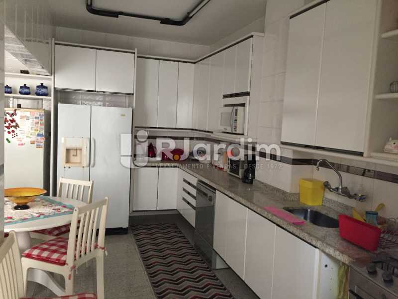 Conheça Cozinha do imóvel - Compra Venda Avaliação Imóveis Apartamento Copacabana 4 quartos - LAAP40725 - 22 Cozinha - Compra Venda Avaliação Imóveis Apartamento Copacabana 4 quartos - LAAP40725 - 22