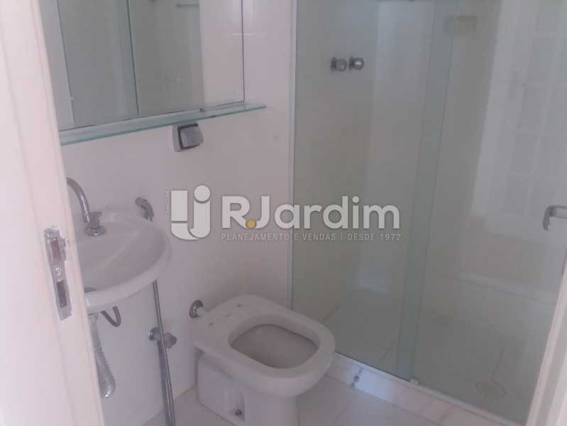 Conheça Banheiro social do imóvel - Apartamento Rua Jardim Botânico,Jardim Botânico, Zona Sul,Rio de Janeiro, RJ À Venda, 3 Quartos, 73m² - LAAP31907 - 13 Banheiro social - Apartamento Rua Jardim Botânico,Jardim Botânico, Zona Sul,Rio de Janeiro, RJ À Venda, 3 Quartos, 73m² - LAAP31907 - 13