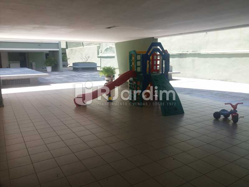 Conheça Play do imóvel - Apartamento Rua Jardim Botânico,Jardim Botânico, Zona Sul,Rio de Janeiro, RJ À Venda, 3 Quartos, 73m² - LAAP31907 - 30 Play - Apartamento Rua Jardim Botânico,Jardim Botânico, Zona Sul,Rio de Janeiro, RJ À Venda, 3 Quartos, 73m² - LAAP31907 - 30