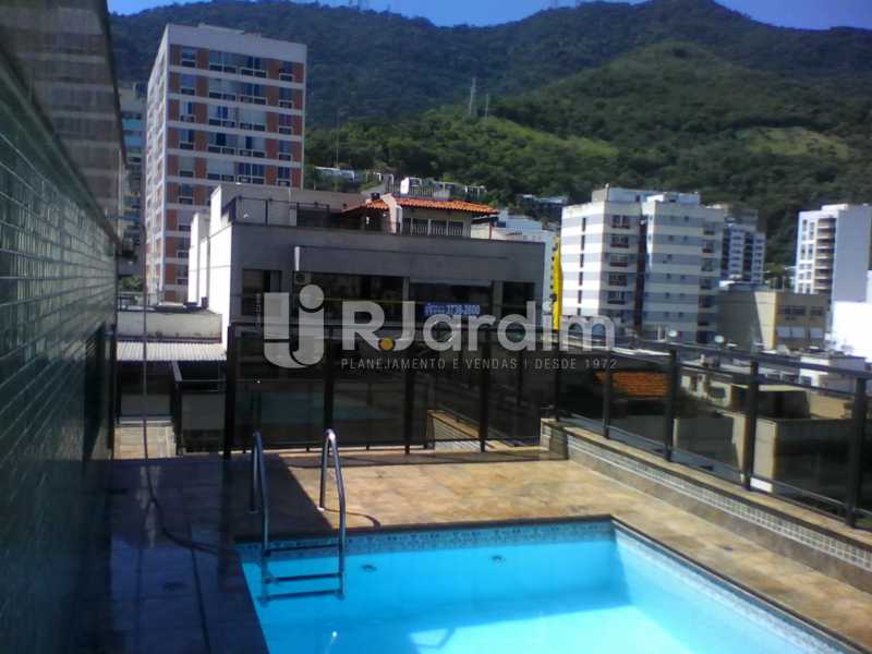 Conheça 1 Piscina no 2° piso do imóvel - Compra Venda Imóveis Cobertura Tijuca 4 Quartos - LACO40168 - 1 1 Piscina no 2° piso - Compra Venda Imóveis Cobertura Tijuca 4 Quartos - LACO40168 - 1