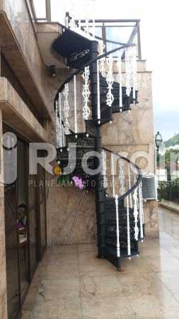 Conheça 3 Escada acesso 2° piso do imóvel - Compra Venda Imóveis Cobertura Tijuca 4 Quartos - LACO40168 - 4 3 Escada acesso 2° piso - Compra Venda Imóveis Cobertura Tijuca 4 Quartos - LACO40168 - 4