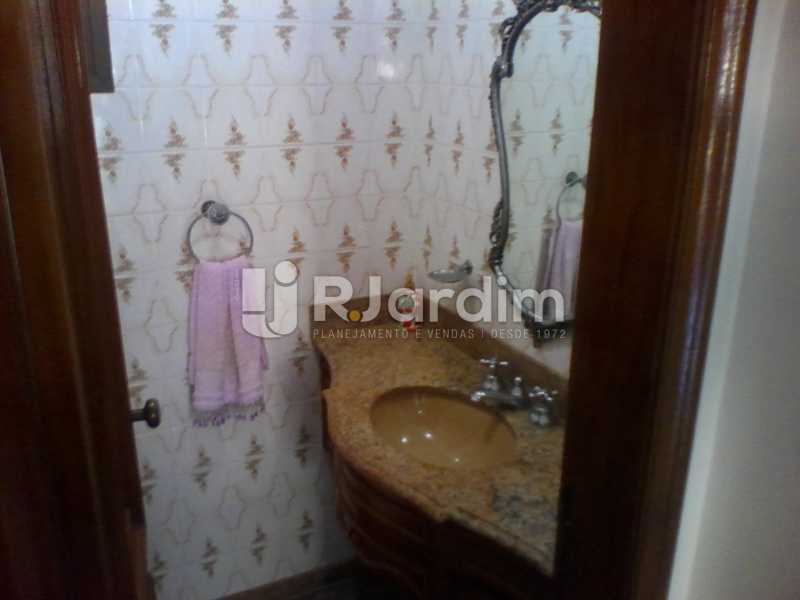 Conheça 24 Lavabo no 1° piso do imóvel - Compra Venda Imóveis Cobertura Tijuca 4 Quartos - LACO40168 - 25 24 Lavabo no 1° piso - Compra Venda Imóveis Cobertura Tijuca 4 Quartos - LACO40168 - 25