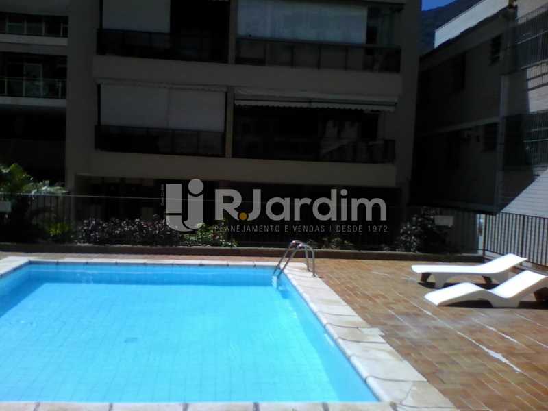 Conheça 16 Piscina do prédio do imóvel - Compra Venda Imóveis Cobertura Tijuca 4 Quartos - LACO40168 - 17 16 Piscina do prédio - Compra Venda Imóveis Cobertura Tijuca 4 Quartos - LACO40168 - 17