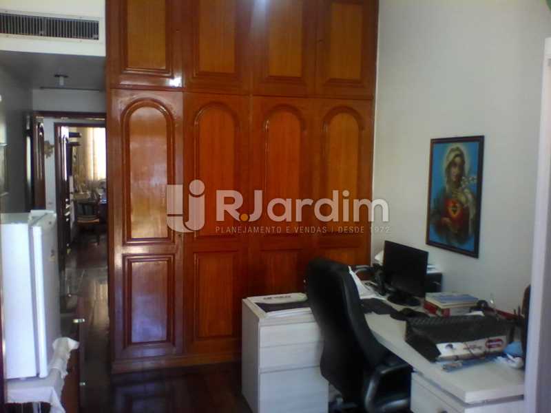 Conheça 18 Quarto suíte 1° piso do imóvel - Compra Venda Imóveis Cobertura Tijuca 4 Quartos - LACO40168 - 19 18 Quarto suíte 1° piso - Compra Venda Imóveis Cobertura Tijuca 4 Quartos - LACO40168 - 19