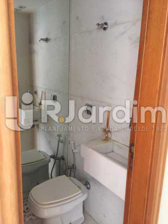 Conheça Banheiro do imóvel - Compra Venda Avaliação Imóveis Cobertura Recreio dos Bandeirantes 4 Quartos - LACO40164 - 17 Banheiro - Compra Venda Avaliação Imóveis Cobertura Recreio dos Bandeirantes 4 Quartos - LACO40164 - 17