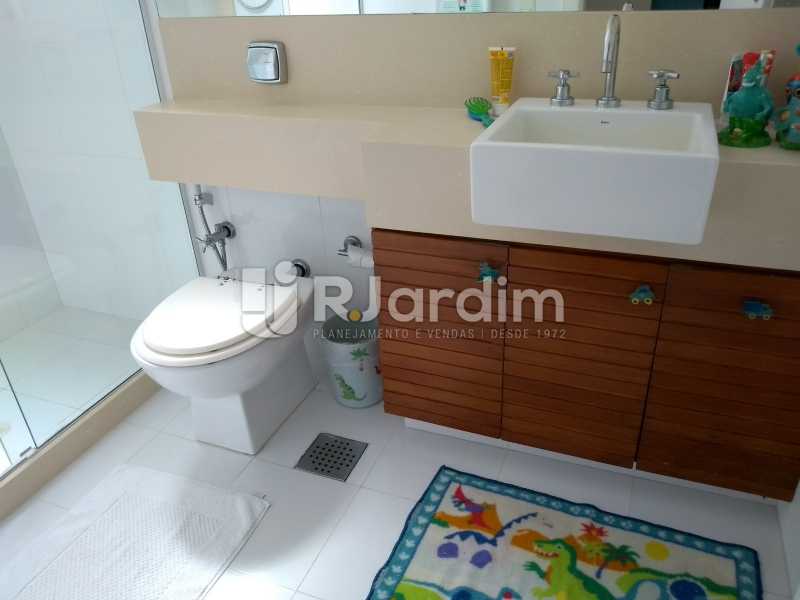Conheça banheiro do imóvel - Compra Venda Avaliação Imóveis Cobertura Leblon 4 Quartos - LACO40166 - 20 banheiro - Compra Venda Avaliação Imóveis Cobertura Leblon 4 Quartos - LACO40166 - 20