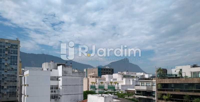 Conheça vista sala/ varandas do imóvel - Compra Venda Avaliação Imóveis Cobertura Leblon 4 Quartos - LACO40166 - 9 vista sala/ varandas - Compra Venda Avaliação Imóveis Cobertura Leblon 4 Quartos - LACO40166 - 9