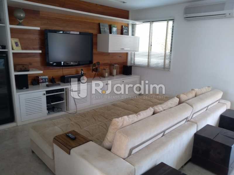 Conheça sala de tv / 2do piso do imóvel - Compra Venda Avaliação Imóveis Cobertura Leblon 4 Quartos - LACO40166 - 24 sala de tv / 2do piso - Compra Venda Avaliação Imóveis Cobertura Leblon 4 Quartos - LACO40166 - 24
