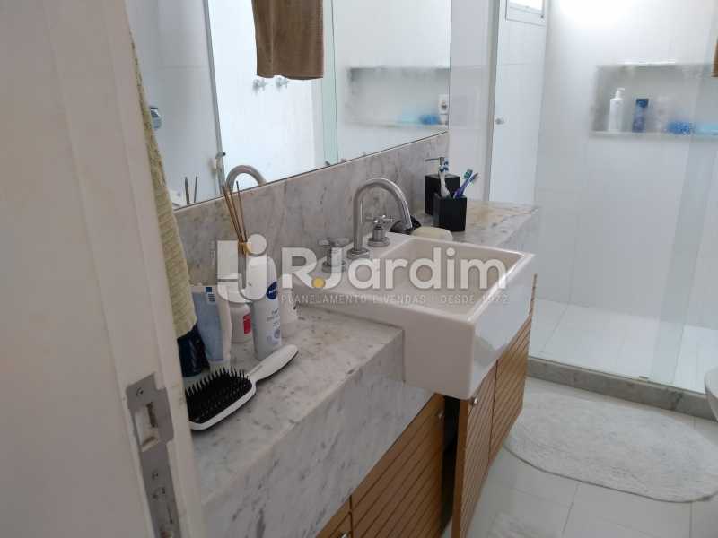 Conheça banheiro suíe 2 do imóvel - Compra Venda Avaliação Imóveis Cobertura Leblon 4 Quartos - LACO40166 - 22 banheiro suíe 2 - Compra Venda Avaliação Imóveis Cobertura Leblon 4 Quartos - LACO40166 - 22