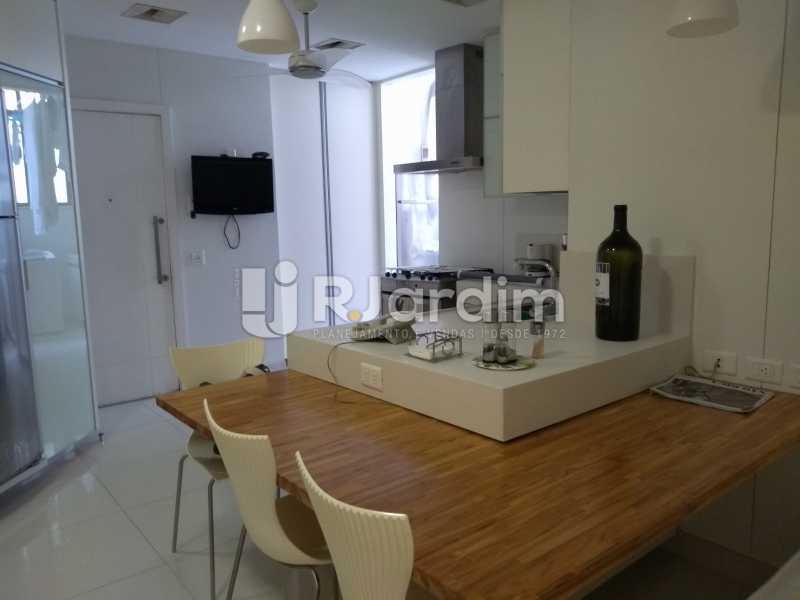 Conheça cozinha do imóvel - Compra Venda Avaliação Imóveis Cobertura Leblon 4 Quartos - LACO40166 - 31 cozinha - Compra Venda Avaliação Imóveis Cobertura Leblon 4 Quartos - LACO40166 - 31