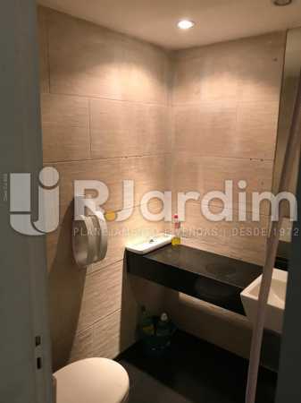 Conheça Banheiro do imóvel - Prédio Comercial Botafogo Aluguel Administração Imóveis - LAPR00041 - 21 Banheiro - Prédio Comercial Botafogo Aluguel Administração Imóveis - LAPR00041 - 21