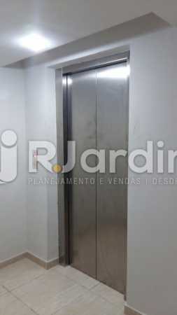 Conheça 4 Elevador do 1° piso do imóvel - Compra Venda Prédio Comercial Centro - LAPR00042 - 5 4 Elevador do 1° piso - Compra Venda Prédio Comercial Centro - LAPR00042 - 5