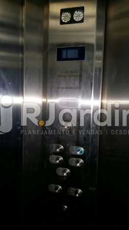 Conheça 9 Interior do elevador do imóvel - Compra Venda Prédio Comercial Centro - LAPR00042 - 10 9 Interior do elevador - Compra Venda Prédio Comercial Centro - LAPR00042 - 10