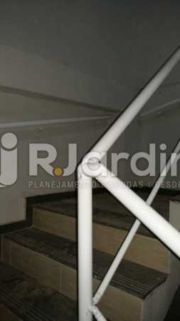 Conheça 24 Escada Circulação prédio do imóvel - Compra Venda Prédio Comercial Centro - LAPR00042 - 25 24 Escada Circulação prédio - Compra Venda Prédio Comercial Centro - LAPR00042 - 25