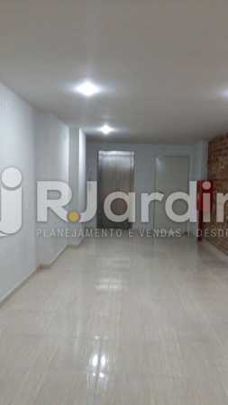 Conheça 7 Vista pro elevador e escada do imóvel - Compra Venda Prédio Comercial Centro - LAPR00042 - 8 7 Vista pro elevador e escada - Compra Venda Prédio Comercial Centro - LAPR00042 - 8