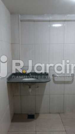 Conheça 19 Banheiro 5° andar do imóvel - Compra Venda Prédio Comercial Centro - LAPR00042 - 20 19 Banheiro 5° andar - Compra Venda Prédio Comercial Centro - LAPR00042 - 20