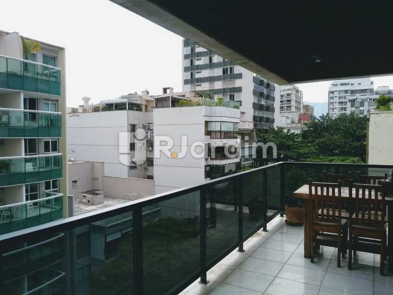 Conheça Varanda/ lado direito do imóvel - Compra Venda Avaliação Imóveis Apartamento Lagoa 4 Quartos - LAAP40734 - 3 Varanda/ lado direito - Compra Venda Avaliação Imóveis Apartamento Lagoa 4 Quartos - LAAP40734 - 3