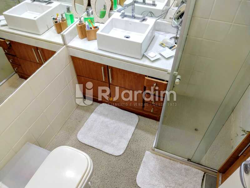 Conheça Banheiro Social do imóvel - Compra Venda Avaliação Imóveis Apartamento Humaitá 3 Quartos - LAAP31951 - 22 Banheiro Social - Compra Venda Avaliação Imóveis Apartamento Humaitá 3 Quartos - LAAP31951 - 22