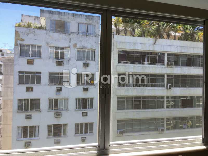 Conheça Vista da sala do imóvel - Compra Venda Avaliação Imóveis Apartamento Copacabana 3 Quartos - LAAP31960 - 4 Vista da sala - Compra Venda Avaliação Imóveis Apartamento Copacabana 3 Quartos - LAAP31960 - 4