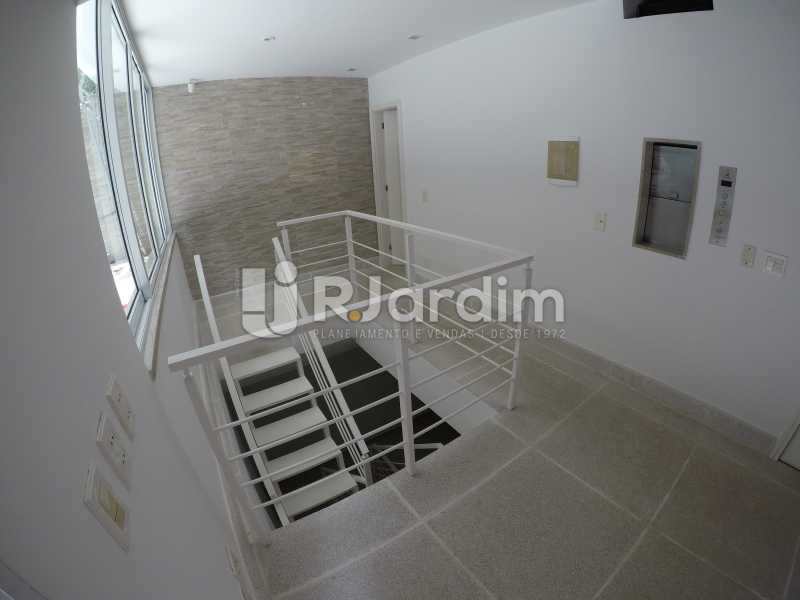 Conheça Escada do imóvel - Aluguel Administração Imóveis Cobertura Leblon 4 Quartos - LACO40171 - 21 Escada - Aluguel Administração Imóveis Cobertura Leblon 4 Quartos - LACO40171 - 21