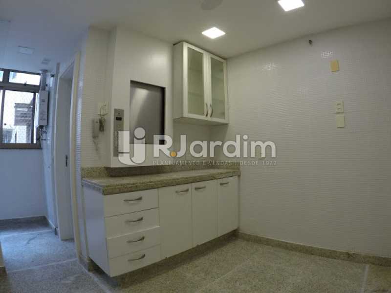 Conheça Cozinha do imóvel - Aluguel Administração Imóveis Cobertura Leblon 4 Quartos - LACO40171 - 19 Cozinha - Aluguel Administração Imóveis Cobertura Leblon 4 Quartos - LACO40171 - 19